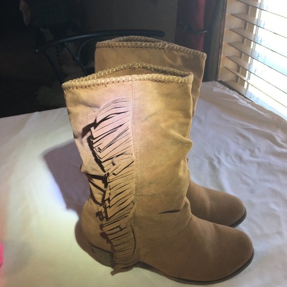 boots - Picture 2 of 4